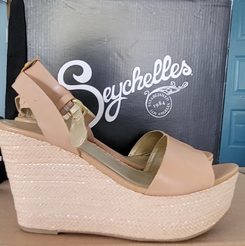 Leather platform sandals